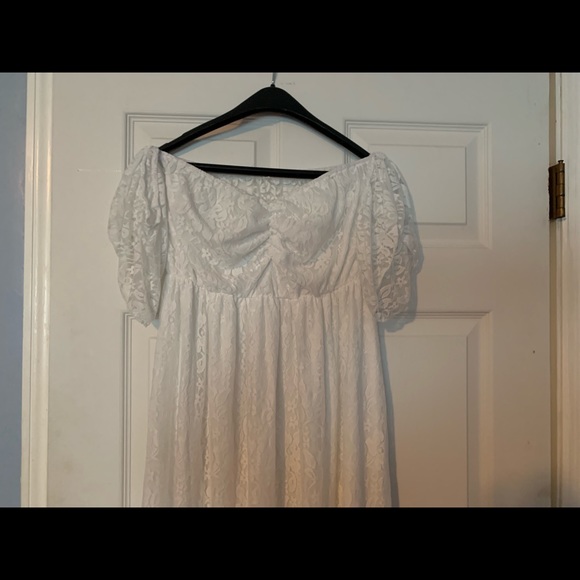 Off Shoulder Ruffle Sleeve Maternity Photog. Dress - Picture 4 of 6